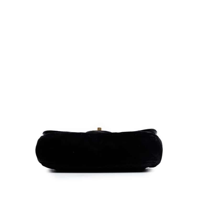 Chanel Small Quilted Velvet CC Eyelet Flap Black Very good condition - Inside View