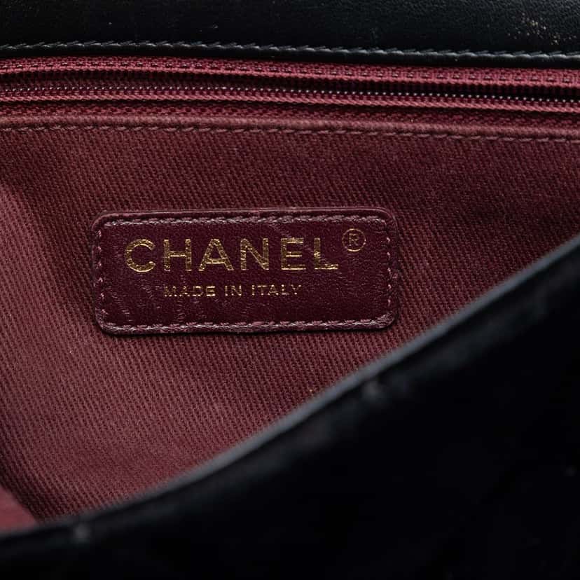 Chanel Small Quilted Velvet CC Eyelet Flap Black Very good condition - Box View