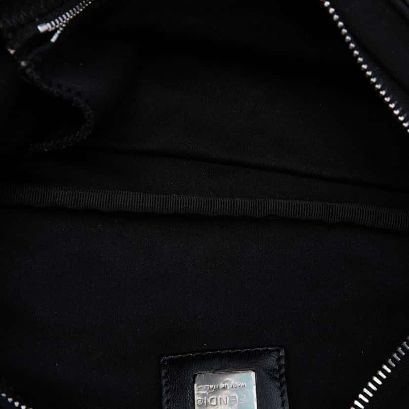 Fendi Jersey Baguette Crossbody Black Very good condition - Model View