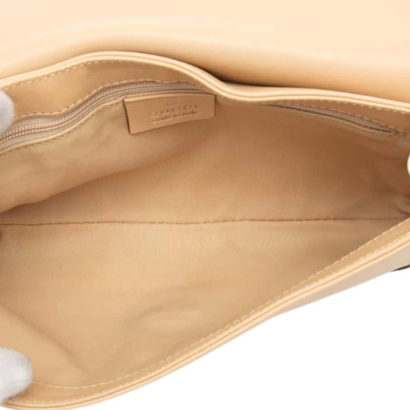 Gucci Leather Chain Shoulder Bag Beige Leather Very good condition - Model View