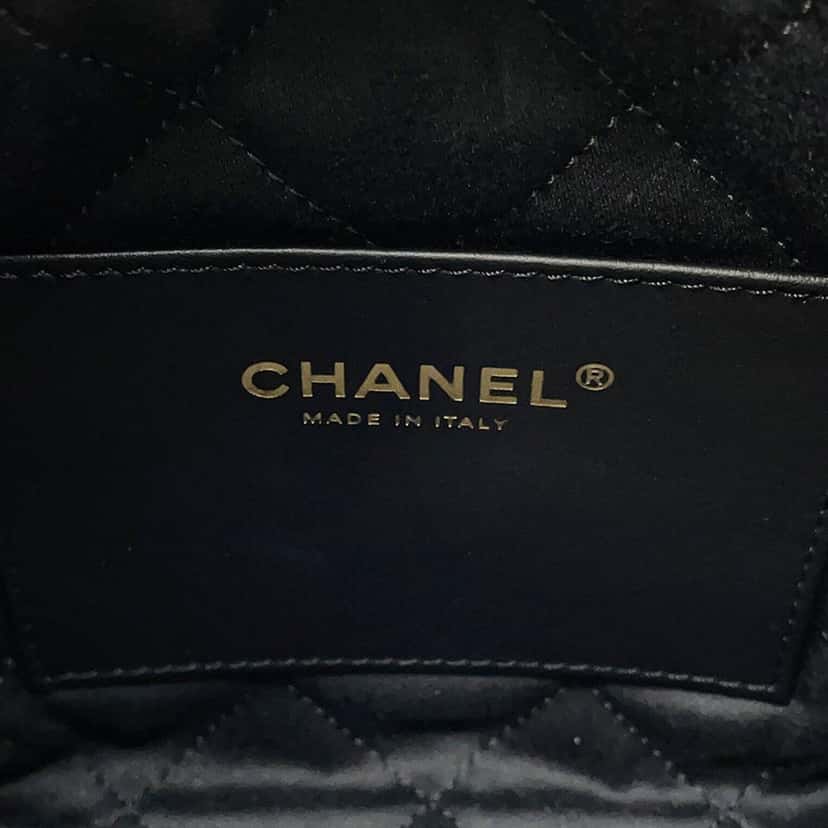 Chanel Mini Shiny Caviar 22 Handbag Black Leather Very good condition - Box View
