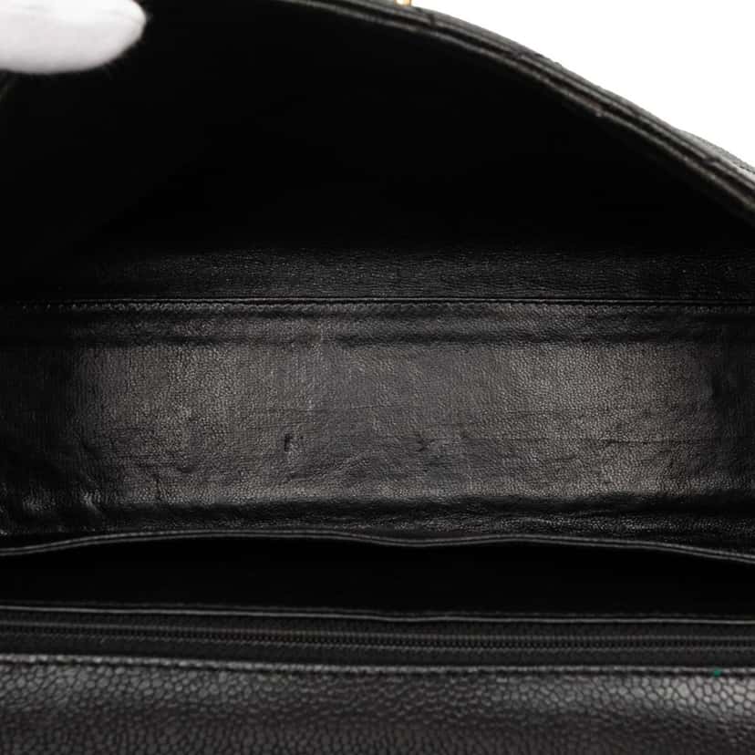 Chanel CC Quilted Caviar Kelly Top Handle Bag Black Leather Very good condition - Model View