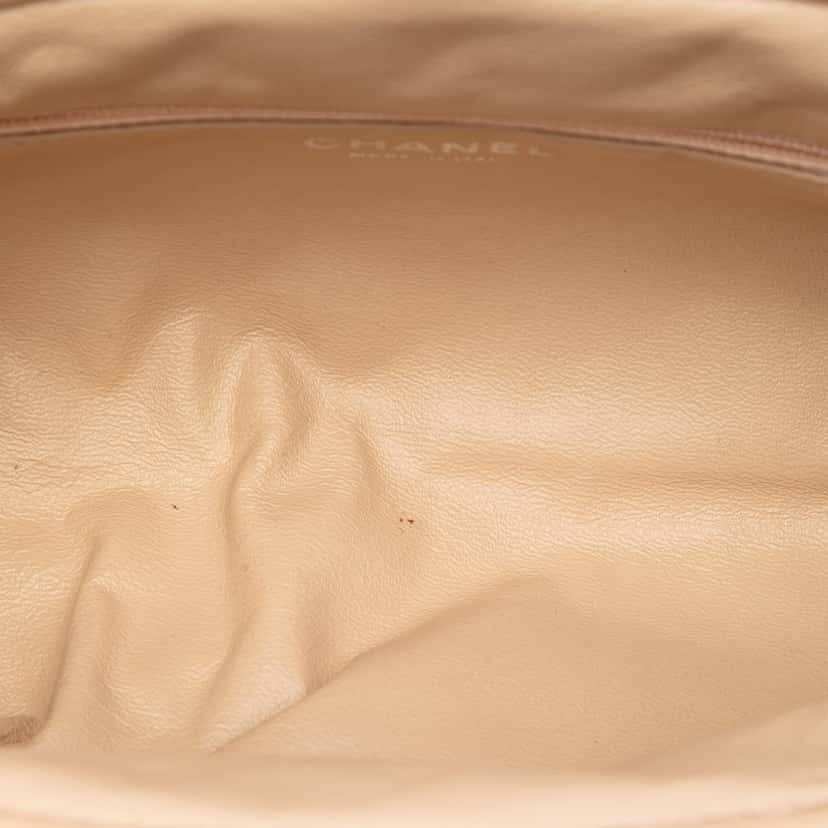 Chanel Quilted Lambskin Timeless Kisslock Clutch Beige Leather Very good condition - Model View