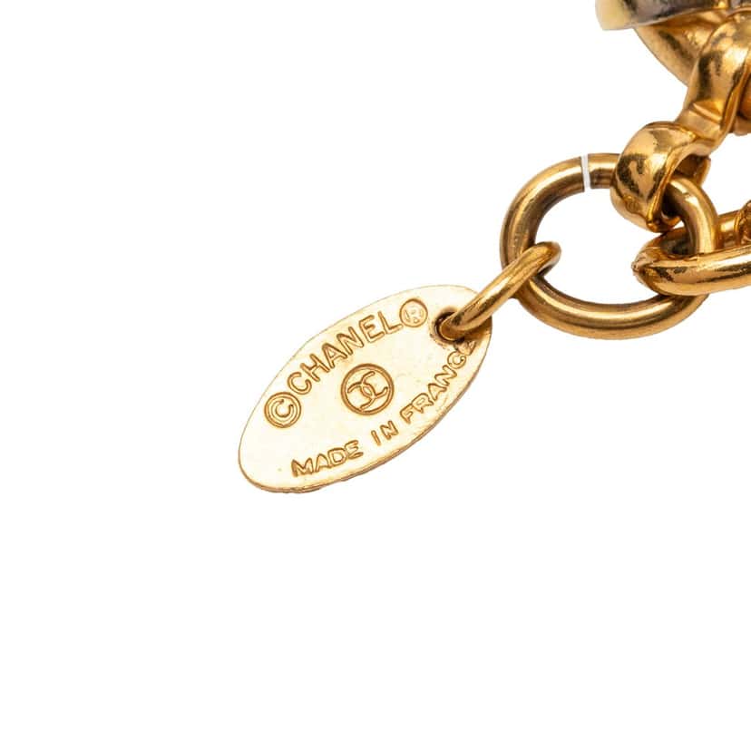 Chanel CC Gold Plated Diamond Shape Pendant Necklace Gold Metal Very good condition - Model View