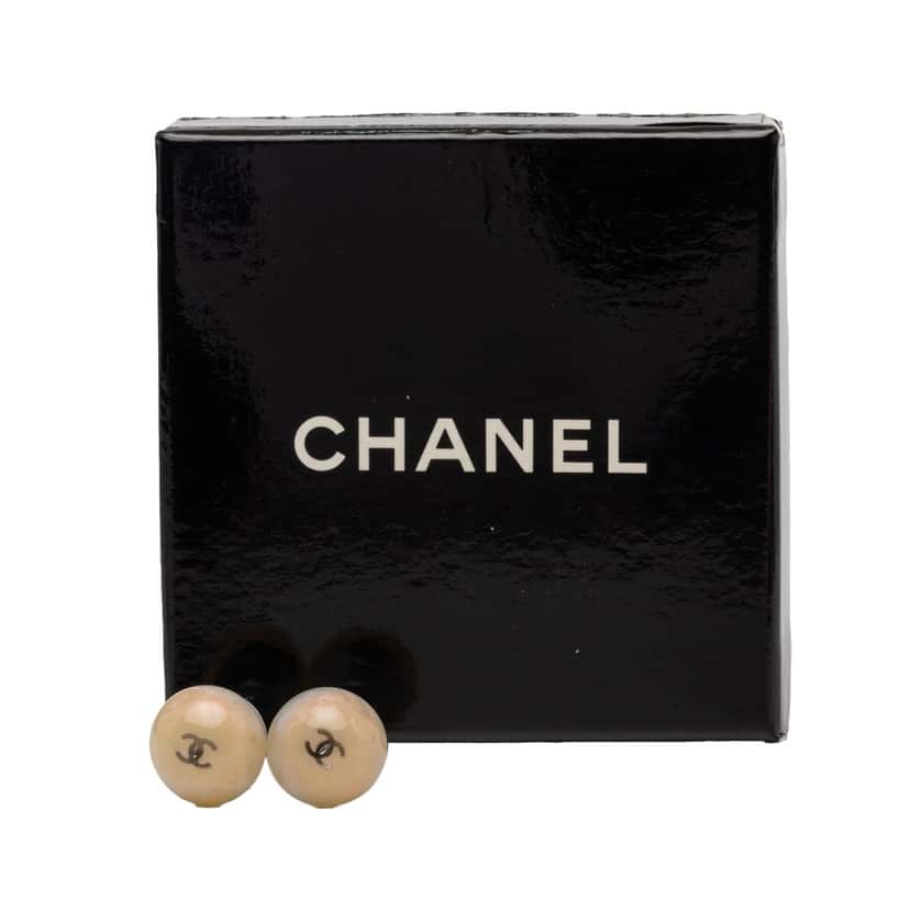 Chanel CC Resin Brass Push Back Earrings Beige Plastic Very good condition - Model View