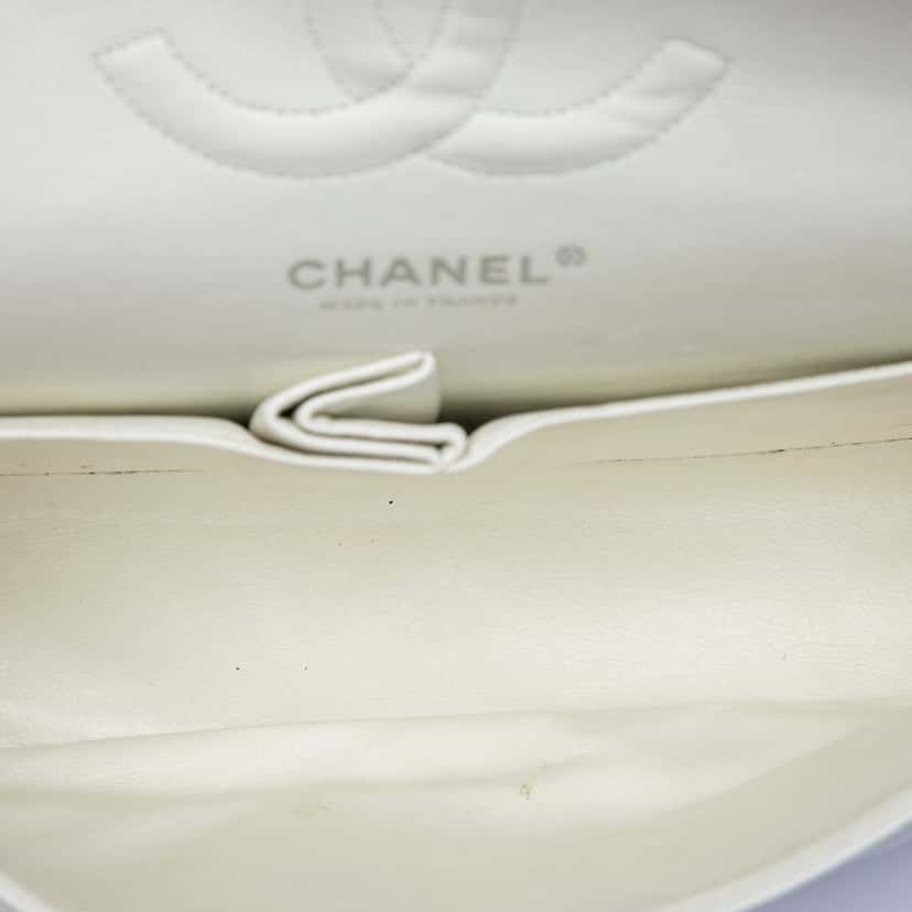 Chanel Medium Classic Caviar Double Flap White Leather Very good condition - Model View