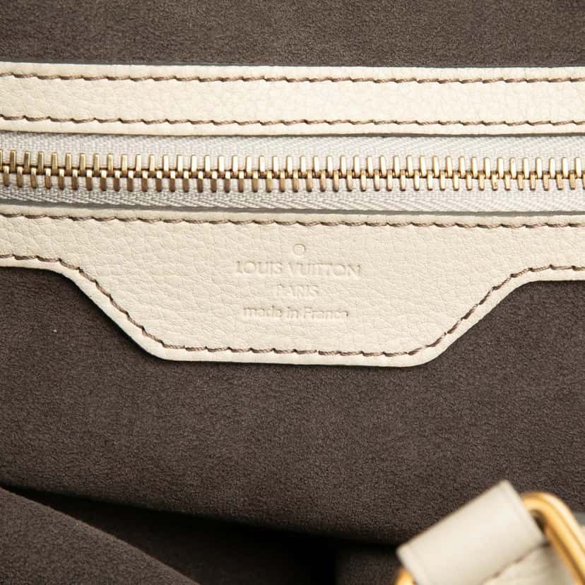 Louis Vuitton Monogram Mahina XL White Leather Very good condition - Box View
