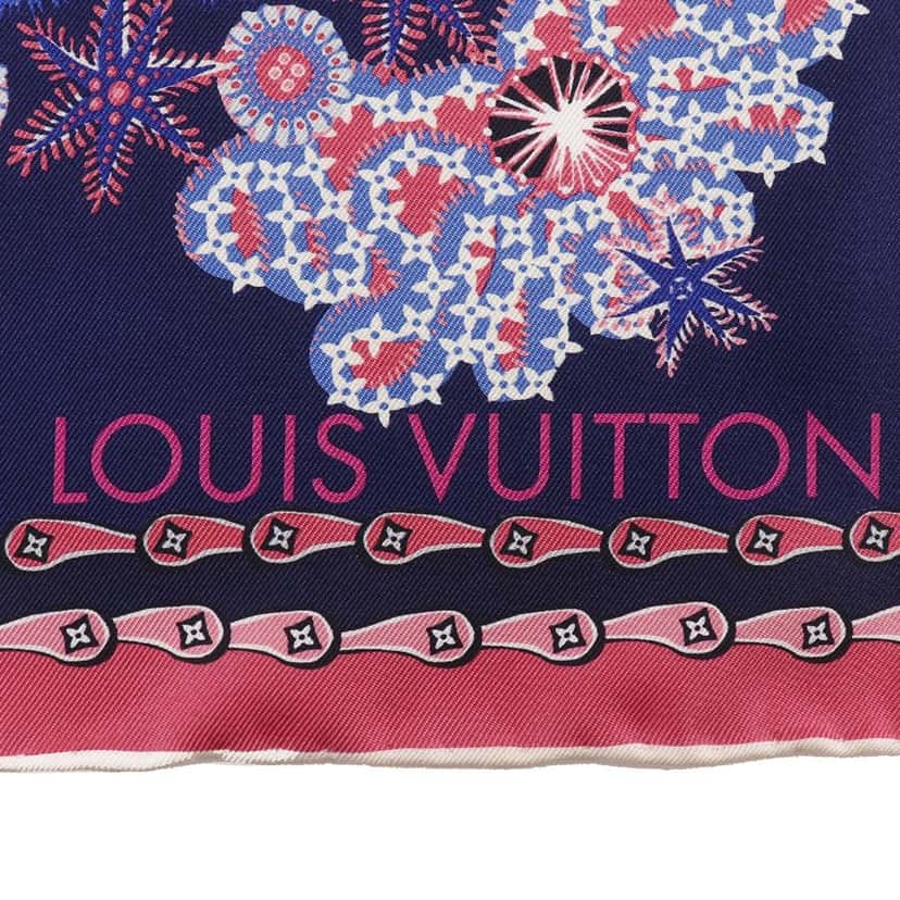 Louis Vuitton Coral Silk Scarf Blue Never worn - Model View