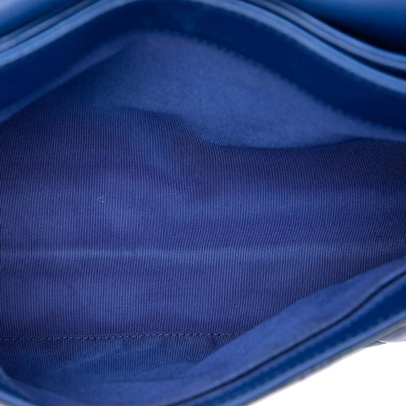 Chanel Large CC Quilted Patent Double Compartment Flap Blue Leather Very good condition - Model View