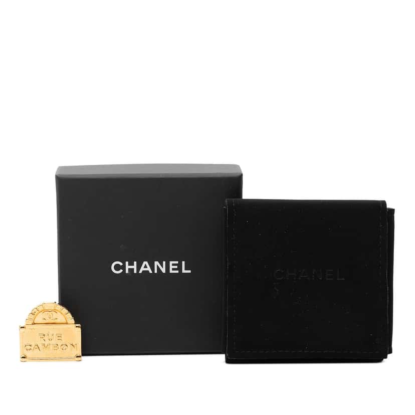Chanel CC Gold Plated Rue Cambon Dome Brooch Gold Metal Very good condition - Model View