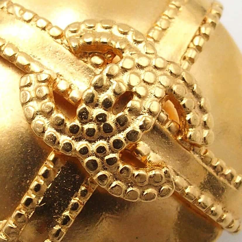 Chanel CC Gold Plated Round Clip On Earrings Gold Metal Very good condition - Back View