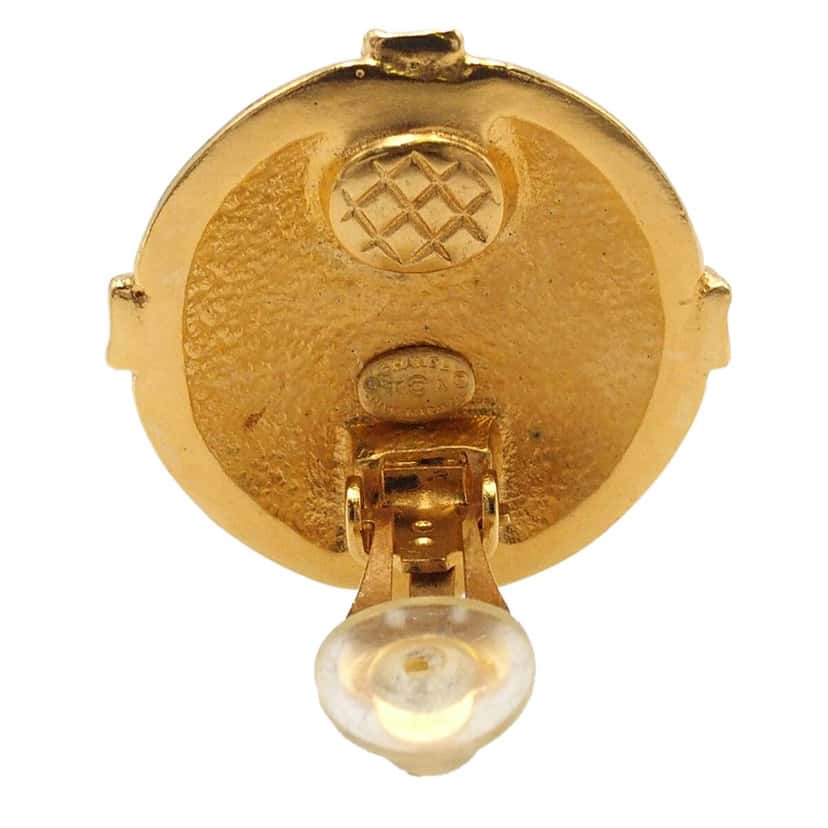 Chanel CC Gold Plated Round Clip On Earrings Gold Metal Very good condition - Model View