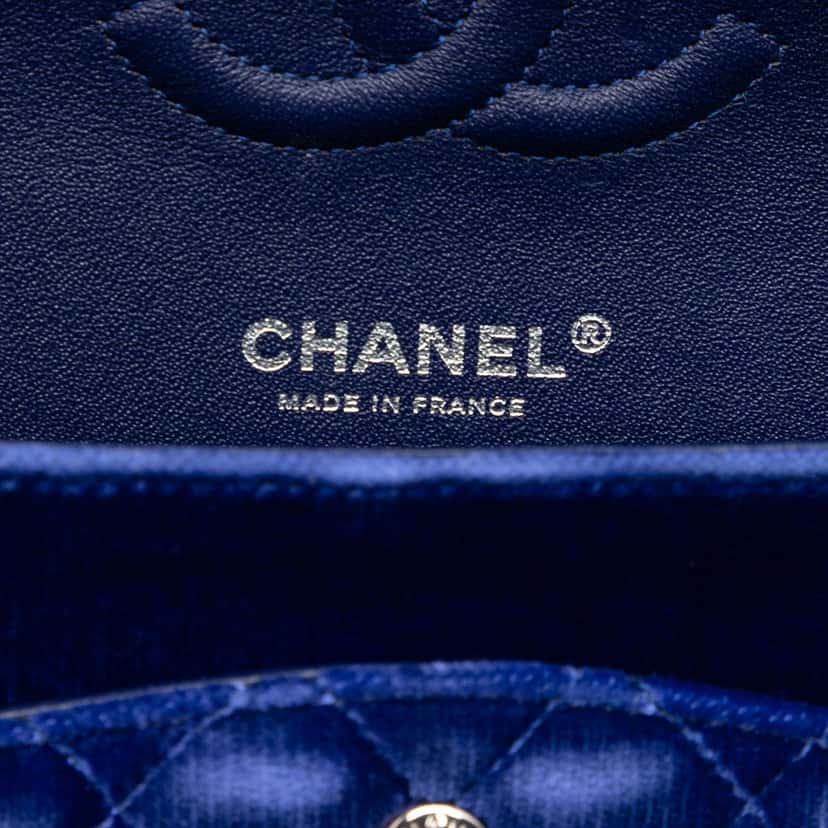 Chanel Medium Classic Velvet Double Flap Blue Very good condition - Box View