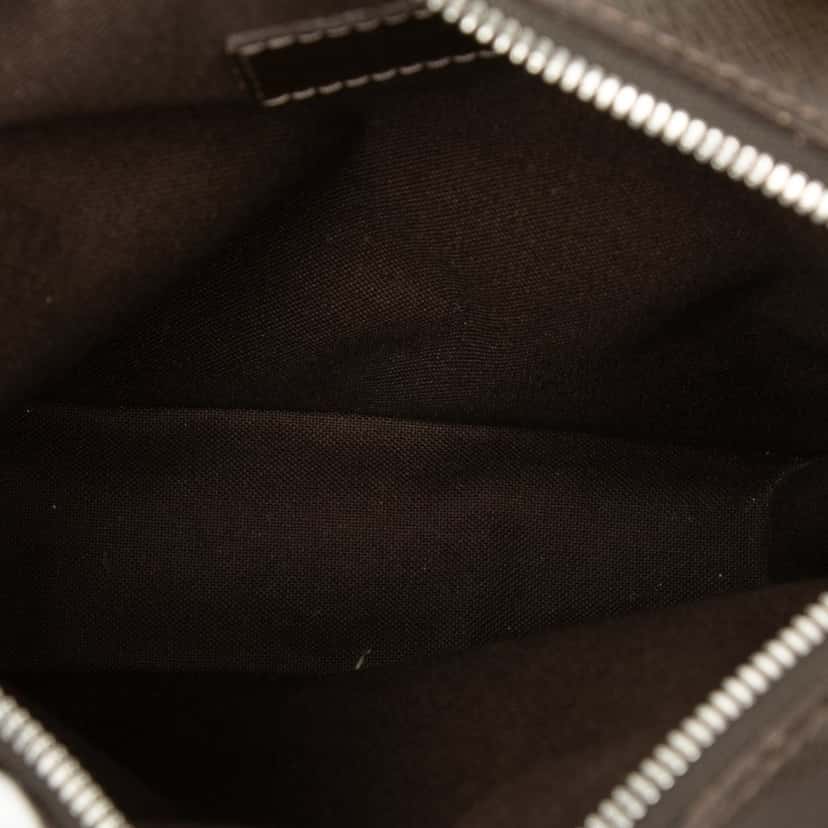 Louis Vuitton Taiga Sayan Brown Leather Very good condition - Model View