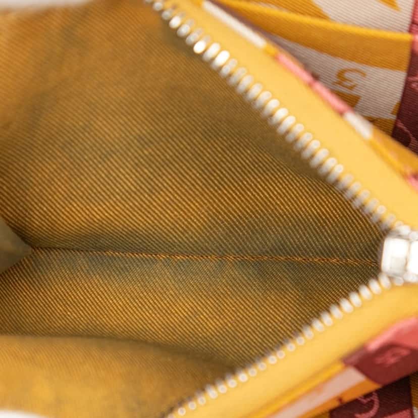 Hermès Epsom Silk In Compact Wallet Yellow Leather Very good condition - Model View