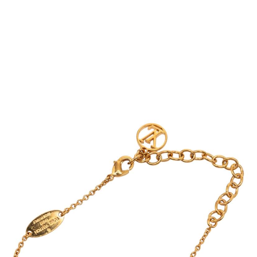 Louis Vuitton Gold Plated Resin Essential V Necklace Gold Metal Very good condition - Model View