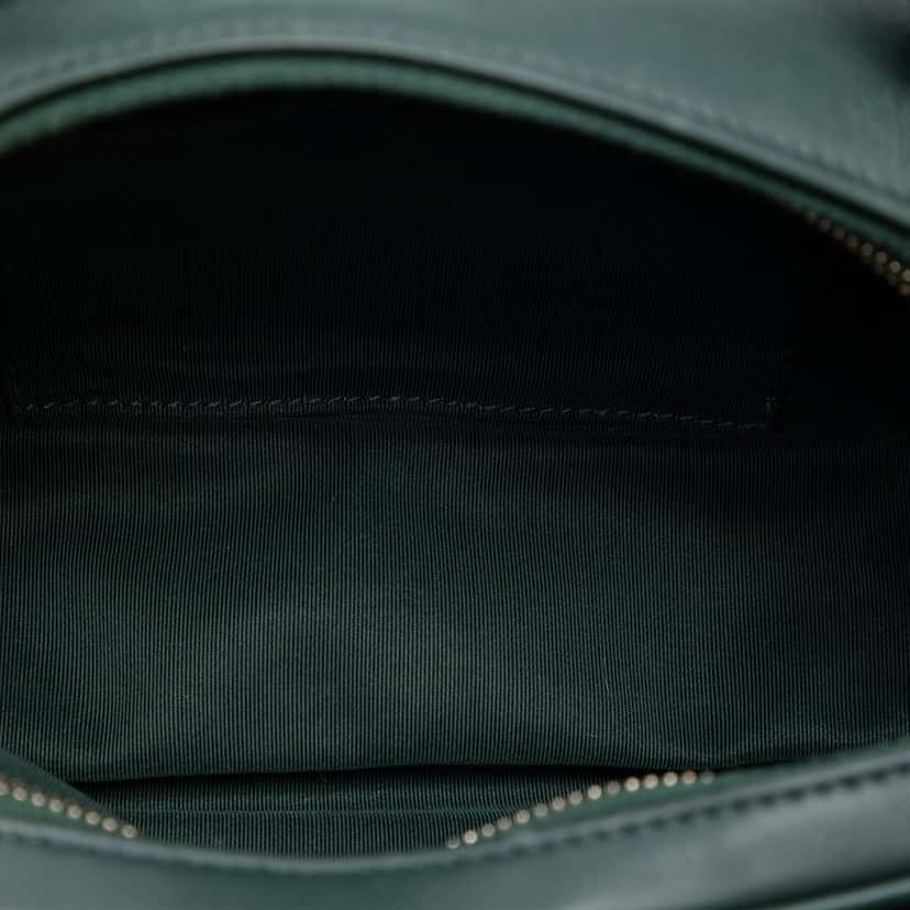 Chanel Small CC Quilted Calfskin Top Handle Vanity Case with Chain Green Leather Very good condition - Model View