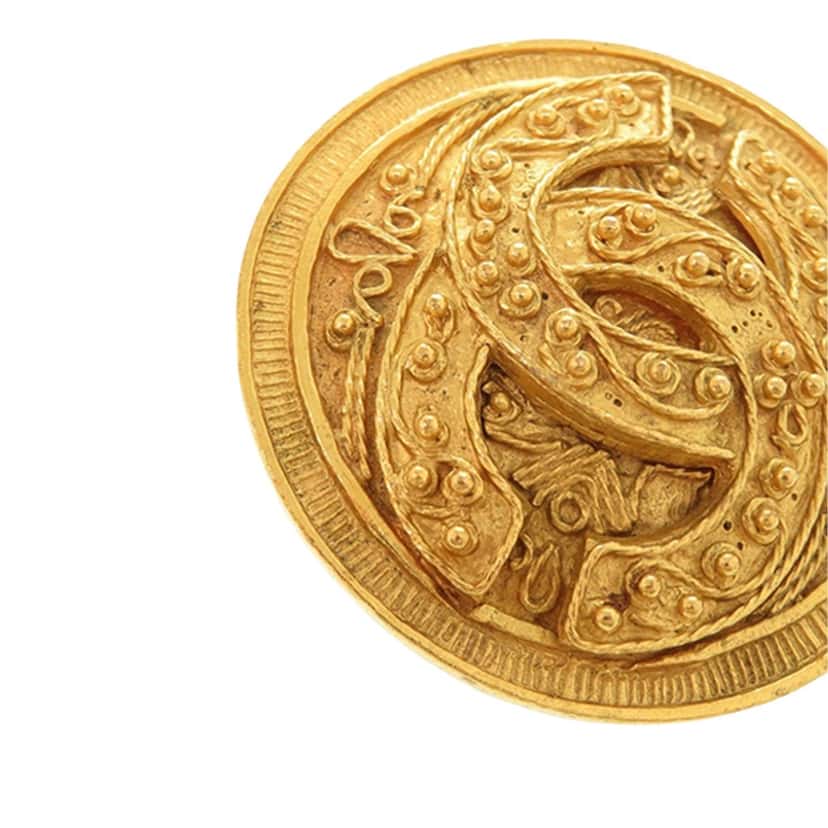 Chanel CC Gold Plated Medallion Pin Brooch Gold Metal Very good condition - Back View