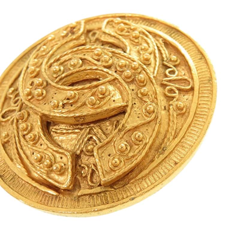 Chanel CC Gold Plated Medallion Pin Brooch Gold Metal Very good condition - Inside View