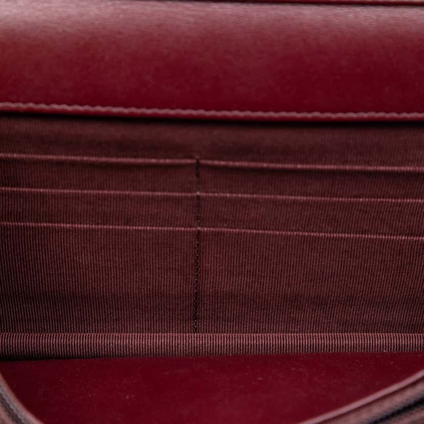 Chanel CC Quilted Striated Metallic Patent Wallet on Chain Red Leather Very good condition - Model View