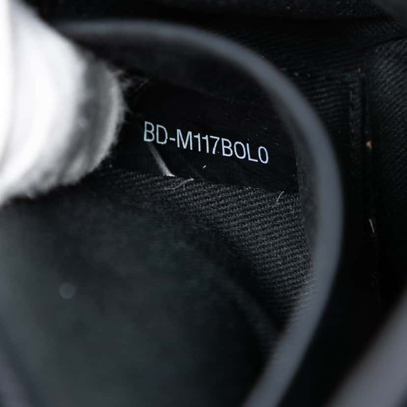 Valentino Small Leather Rockstud Flap Crossbody Black Leather Very good condition - Model View