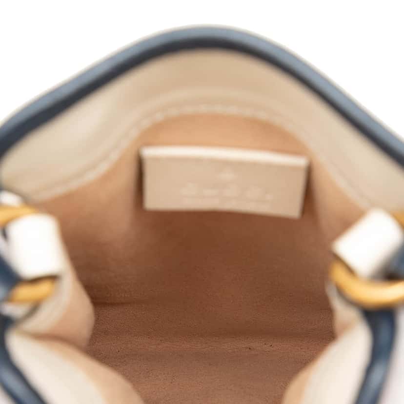 Gucci GG Marmont Matelasse Diagonal Calfskin Torchon Phone Holder Crossbody White Leather Very good condition - Model View