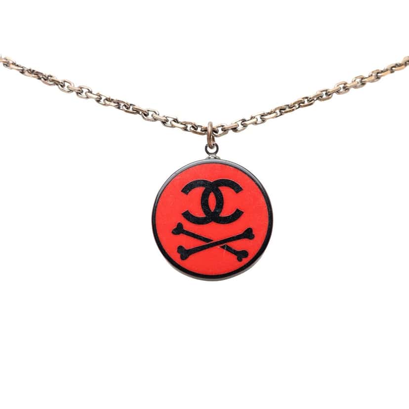 Chanel CC Gold Plated Resin Crossbones Round Pendant Necklace Red Plastic Very good condition - Inside View