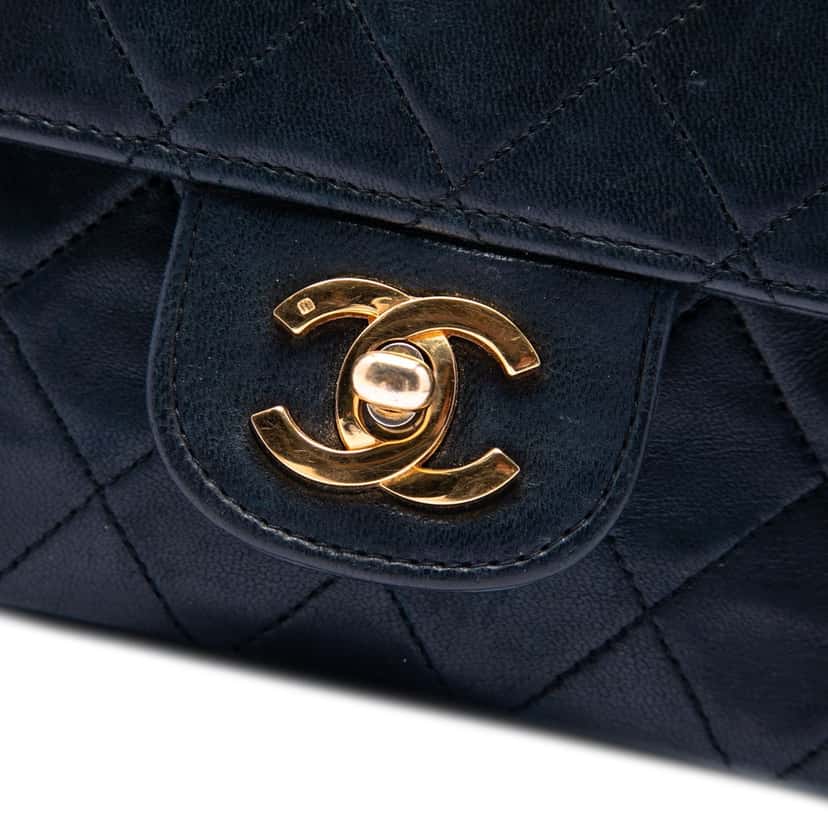Chanel Medium Classic Lambskin Double Flap Black Leather Very good condition - Box View