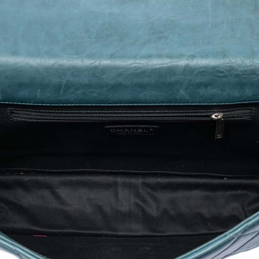 Chanel Paris Byzance Maxi Washed Lambskin Take Away Flap Blue Leather Very good condition - Model View