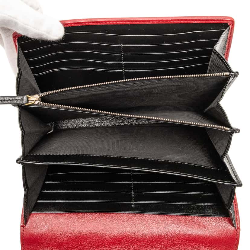 Gucci GG Marmont Matelasse Leather Torchon Wallet On Chain Black Leather Very good condition - Model View