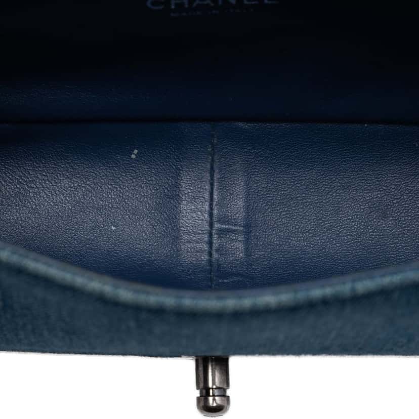 Chanel Old Medium Quilted Denim Boy Flap Blue Very good condition - Model View