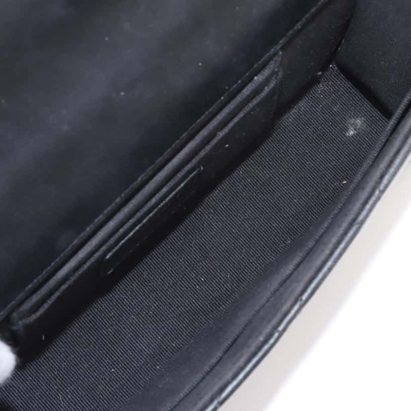 Chanel CC Quilted Lambskin Faux Pearl Top Handle Phone Holder with Chain Black Leather Very good condition - Inside View