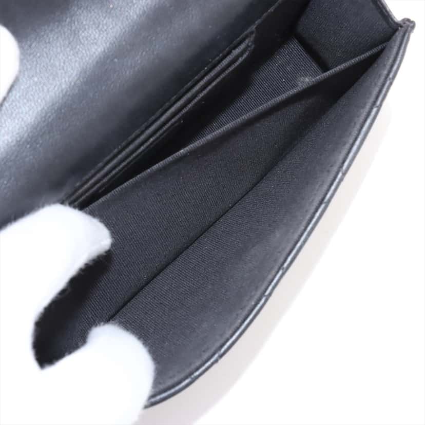 Chanel CC Quilted Lambskin Faux Pearl Top Handle Phone Holder with Chain Black Leather Very good condition - Model View