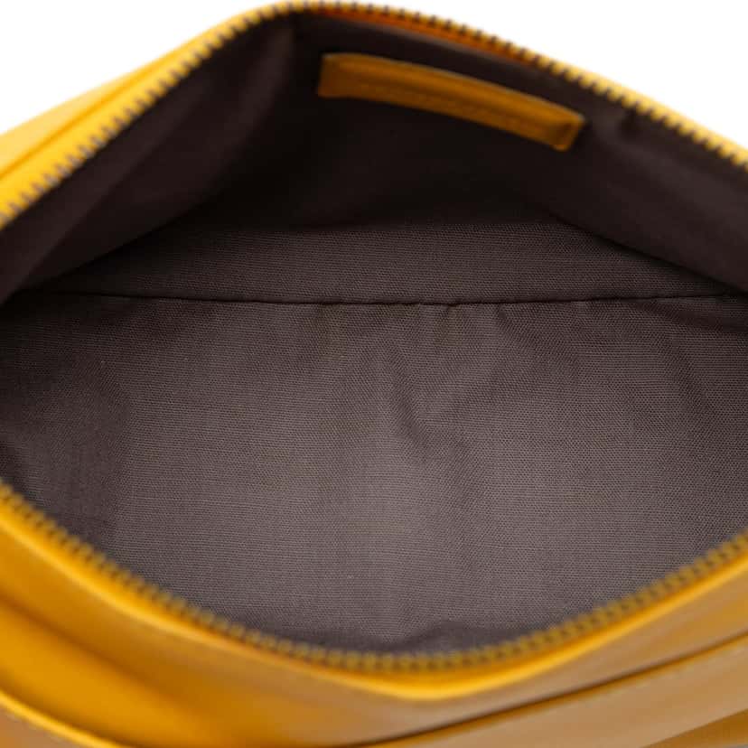 Bottega Veneta Intrecciato Trimmed Nappa Zipped Pouch Yellow Leather Very good condition - Model View