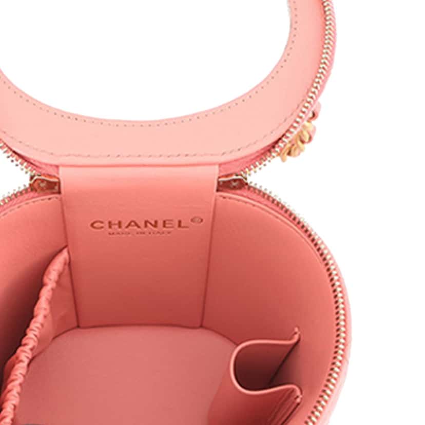 Chanel Quilted Lambskin Afternoon Tea Vanity Case with Chain Pink Leather Very good condition - Model View