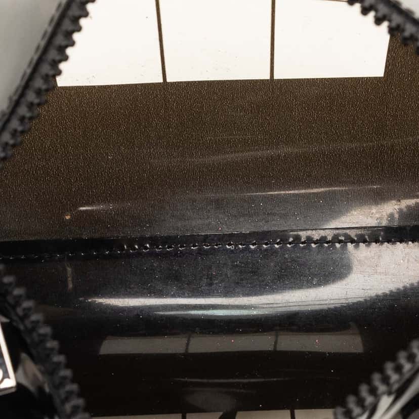 Chanel Vinyl Coco Window Pochette Black Plastic Very good condition - Model View