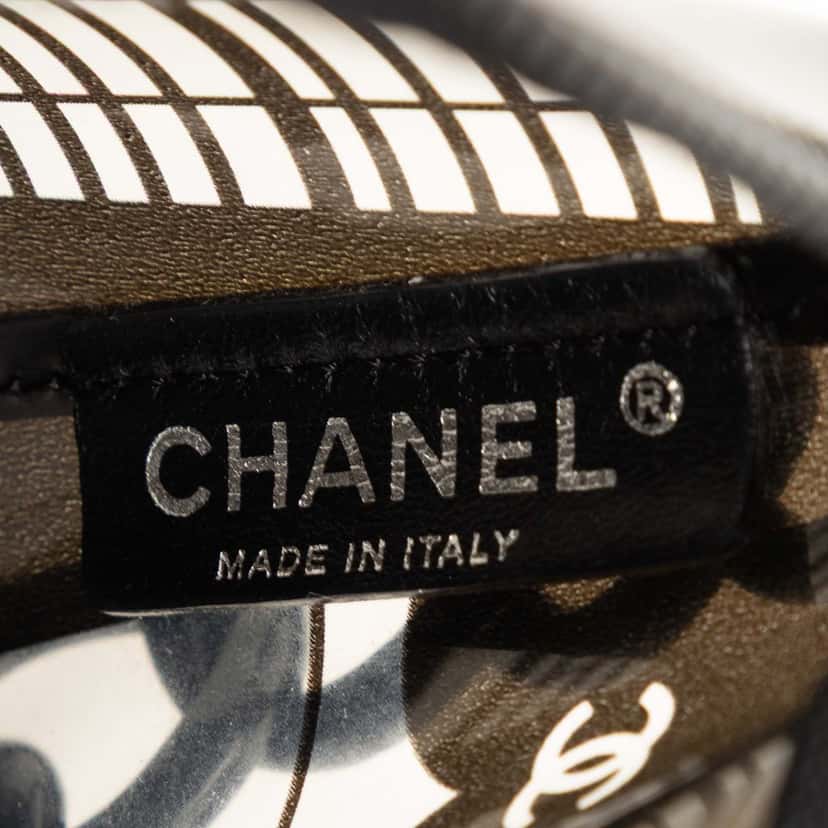 Chanel Vinyl Coco Window Pochette Black Plastic Very good condition - Box View