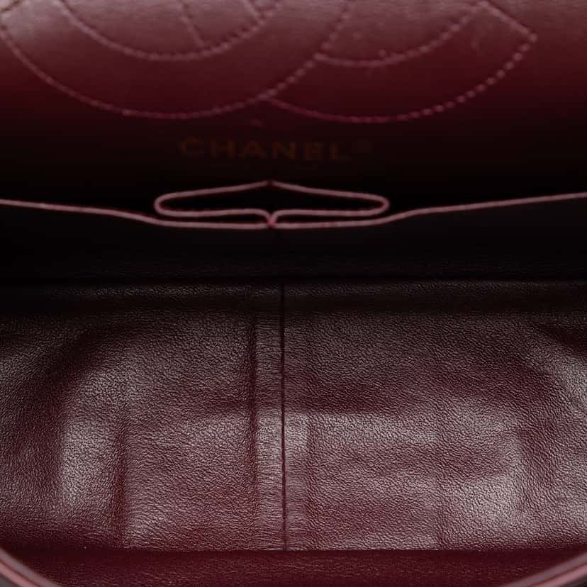 Chanel Quilted Crinkled Patent Reissue 2.55 Double Flap 226 Red Leather Very good condition - Model View