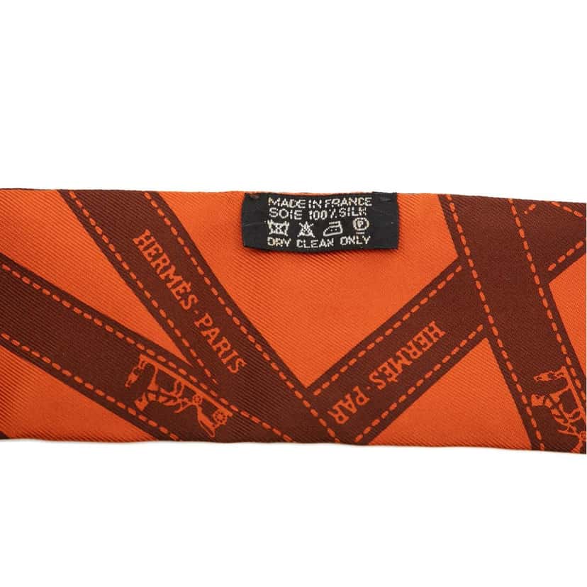 Hermès Bolduc Silk Twilly Scarf Orange Very good condition - Model View