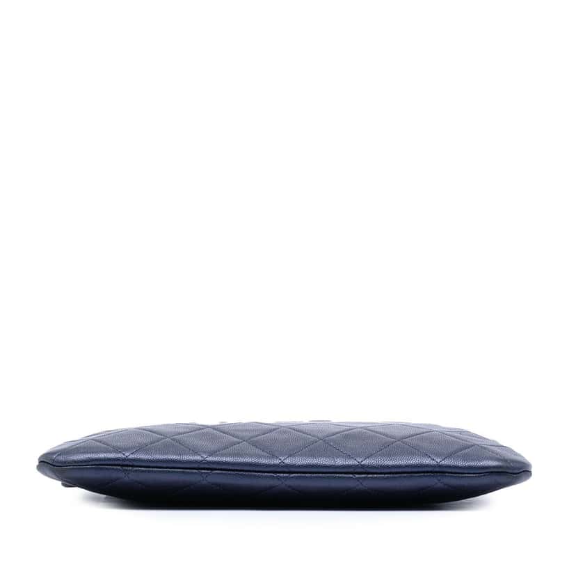 Chanel Medium CC Quilted Caviar O Case Clutch Blue Leather Very good condition - Inside View