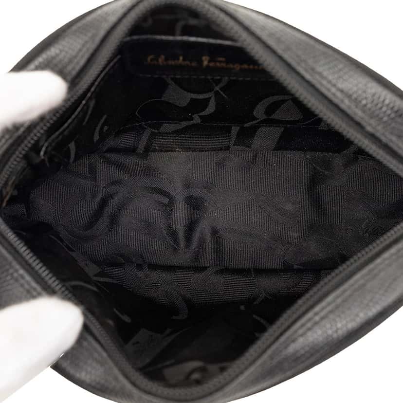 Ferragamo Lizard Embossed Leather Vara Crossbody Black Leather Very good condition - Model View