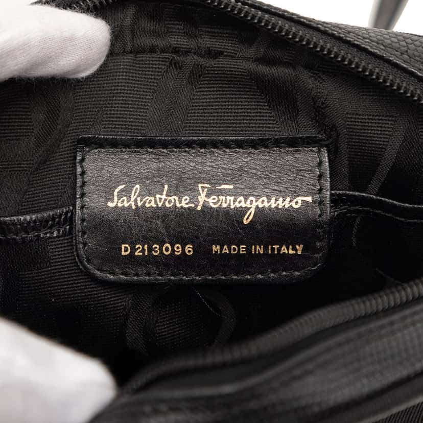 Ferragamo Lizard Embossed Leather Vara Crossbody Black Leather Very good condition - Box View