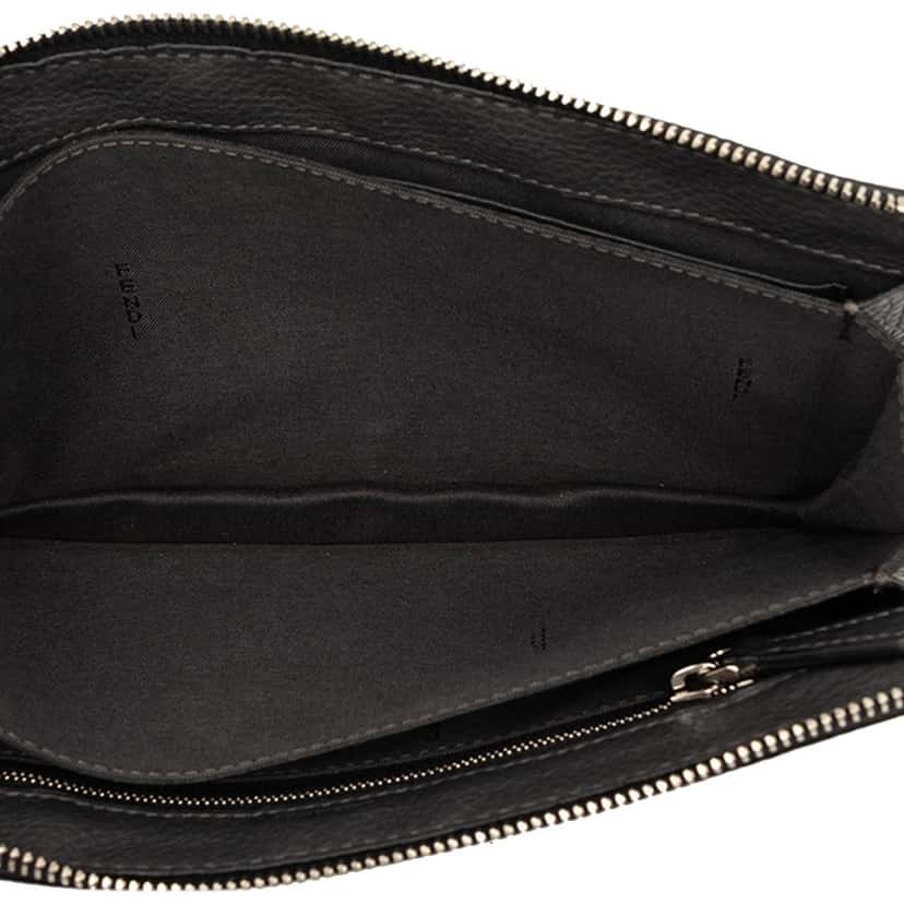 Fendi Grained Leather Roma Selleria Zip Clutch Black Leather Very good condition - Model View