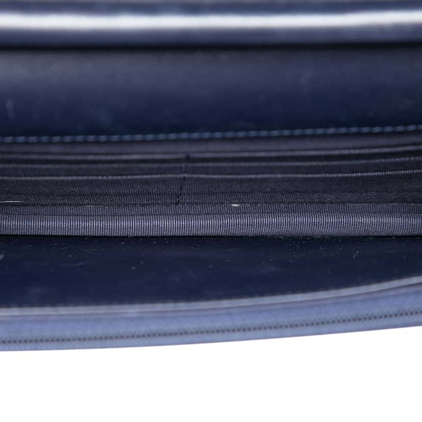 Chanel Quilted Shiny Aged Calfskin Reissue 2.55 Wallet on Chain Blue Leather Very good condition - Model View
