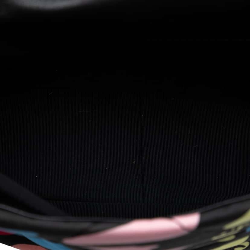 Chanel Medium Printed Canvas 19 Flap Black Very good condition - Model View