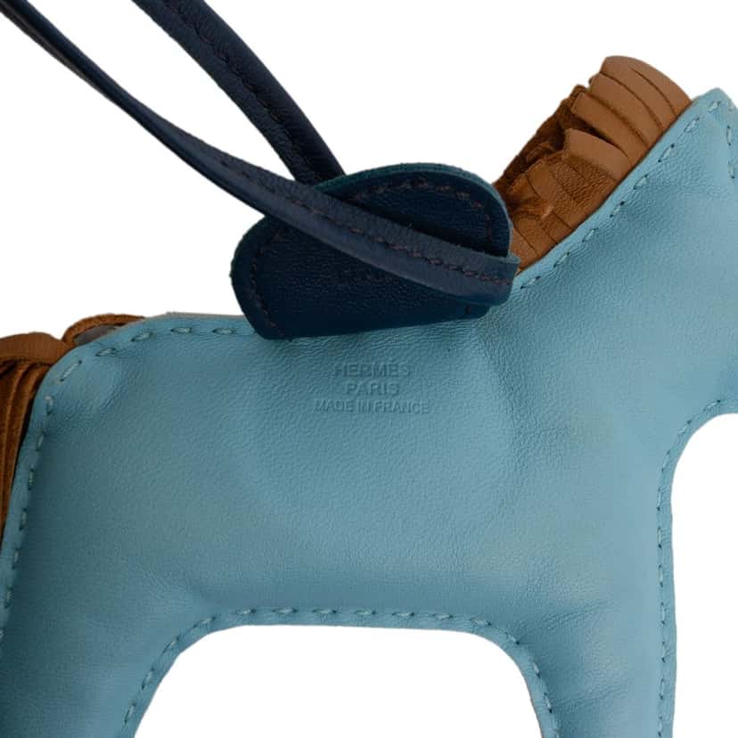 Hermès Milo Lambskin Grigri Rodeo Bag Charm MM Blue Leather Very good condition - Model View