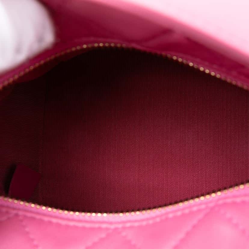 Chanel Small Quilted Lambskin Perfect Meeting Hobo Bag Pink Leather Very good condition - Model View