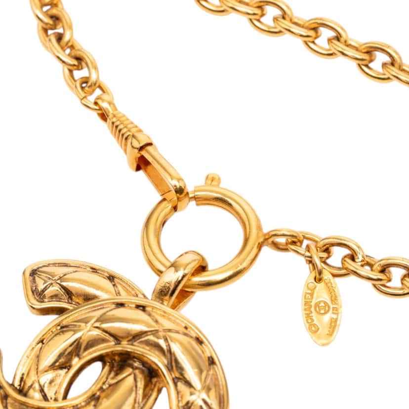 Chanel CC Quilted Gold Plated Pendant Necklace Gold Metal Very good condition - Model View