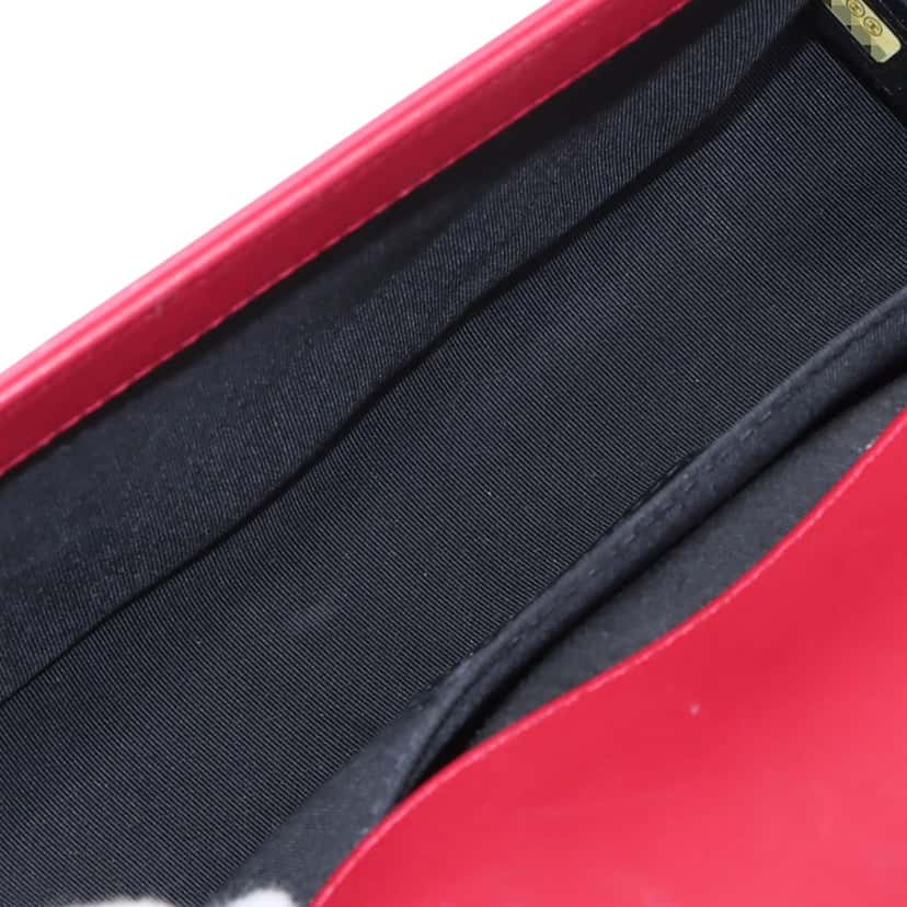 Chanel Old Medium Quilted Patent Acrylic Boy Flap Red Leather Very good condition - Inside View