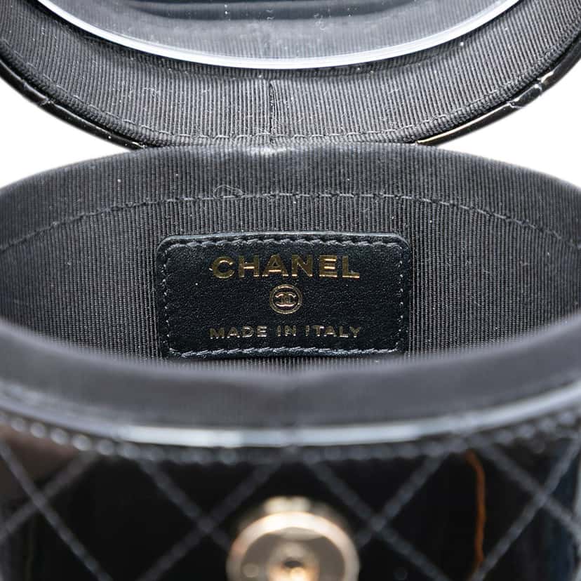 Chanel CC Quilted Patent Vanity Case with Chain Black Leather Very good condition - Box View